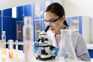 medical-researcher-in-labB